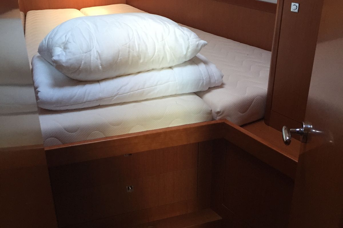 Cabin on San Clemente, a Beneteau Oceanis 48 sailboat at Općina Sukošan, Croatia