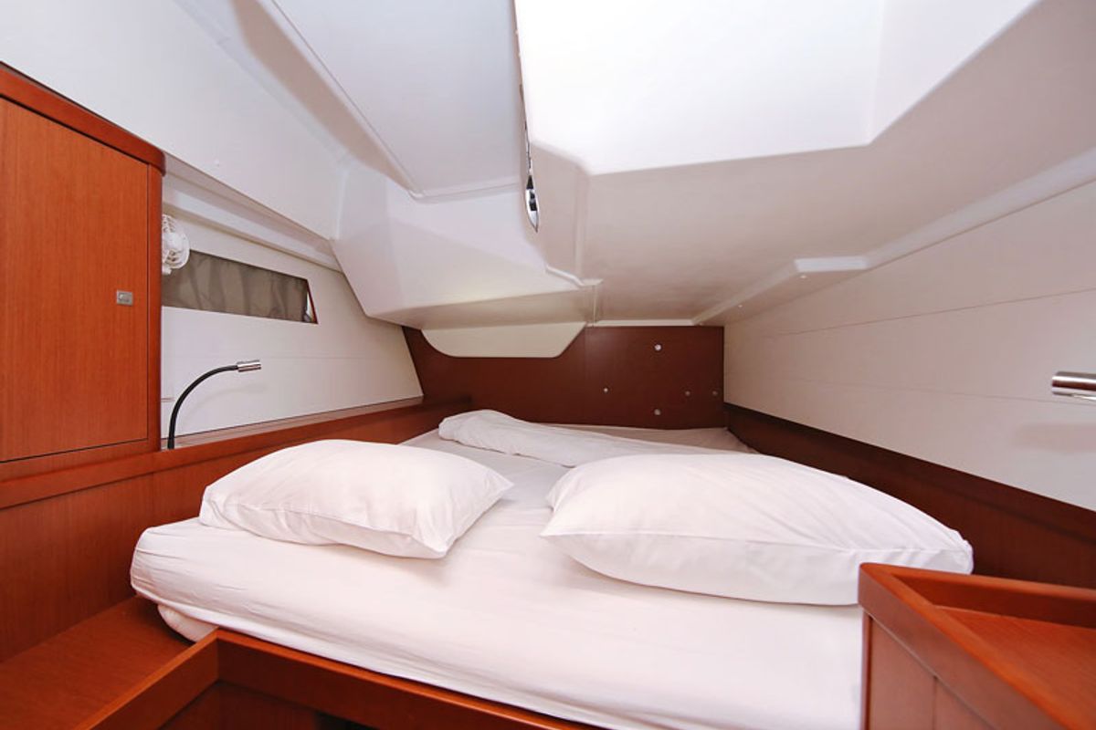 Cabin on San Clemente, a Beneteau Oceanis 48 sailboat at Općina Sukošan, Croatia