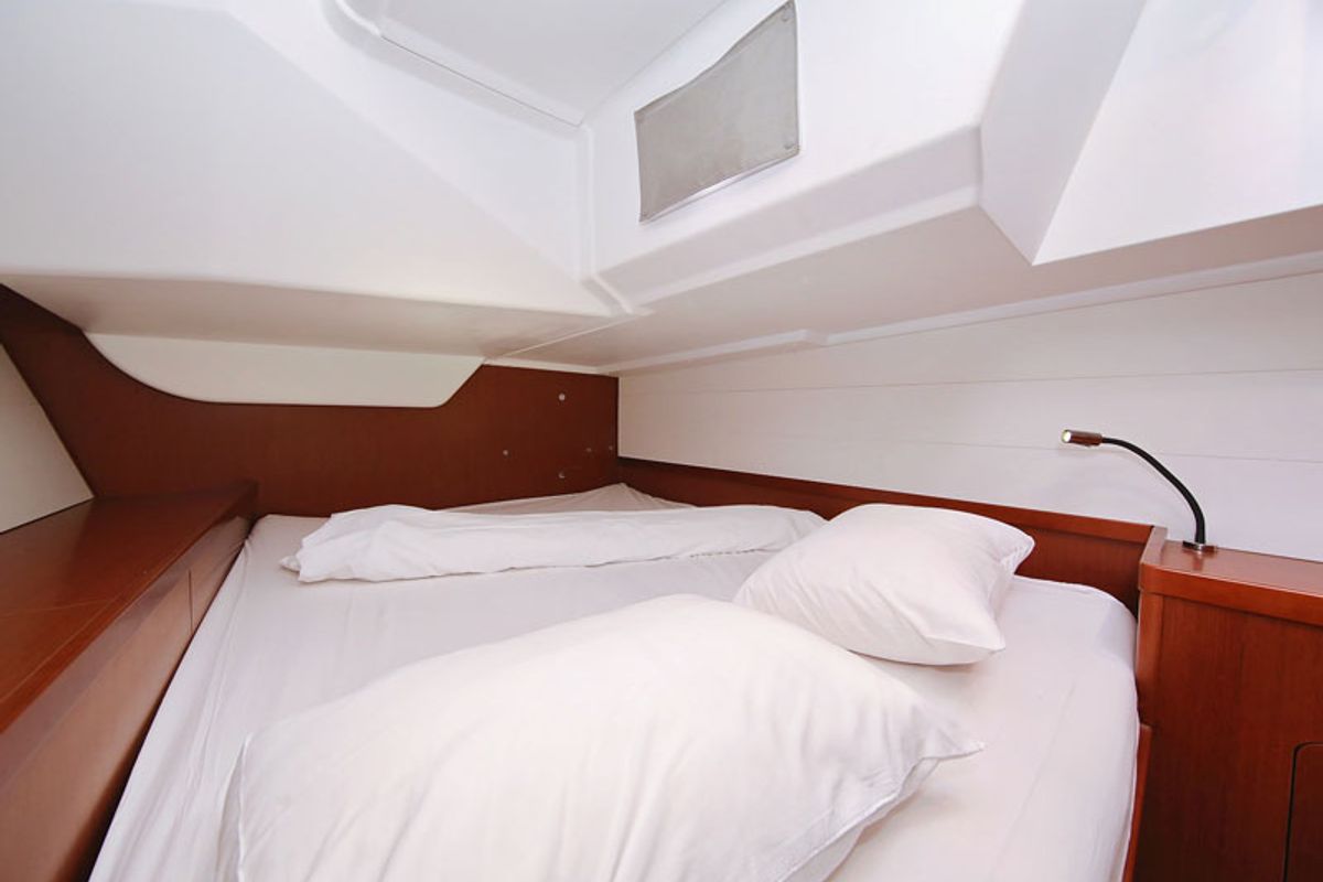 Cabin on San Clemente, a Beneteau Oceanis 48 sailboat at Općina Sukošan, Croatia