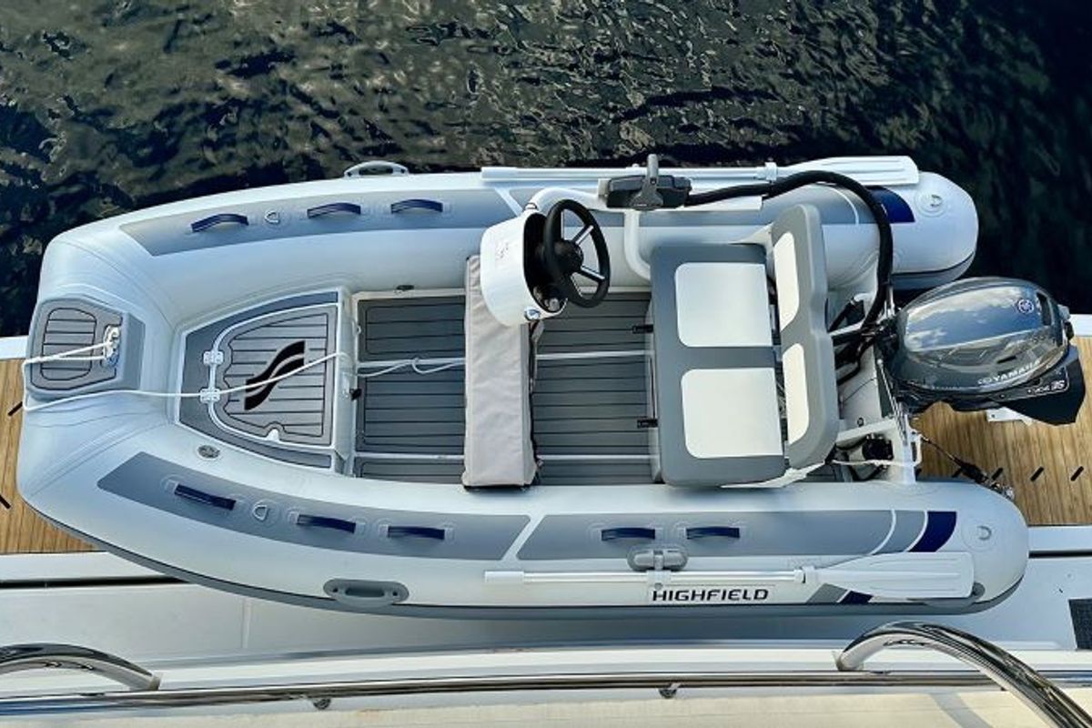 Red Lyon, a Fountaine Pajot MY5 catamaran at Central Abaco, Bahamas
