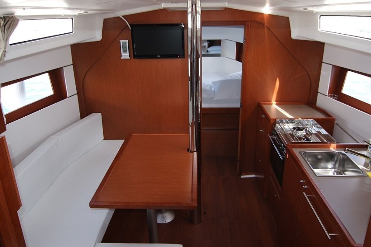 Salon of L'Una Grossa, a Beneteau Oceanis 38.1 sailboat at Tonnarella, Italy