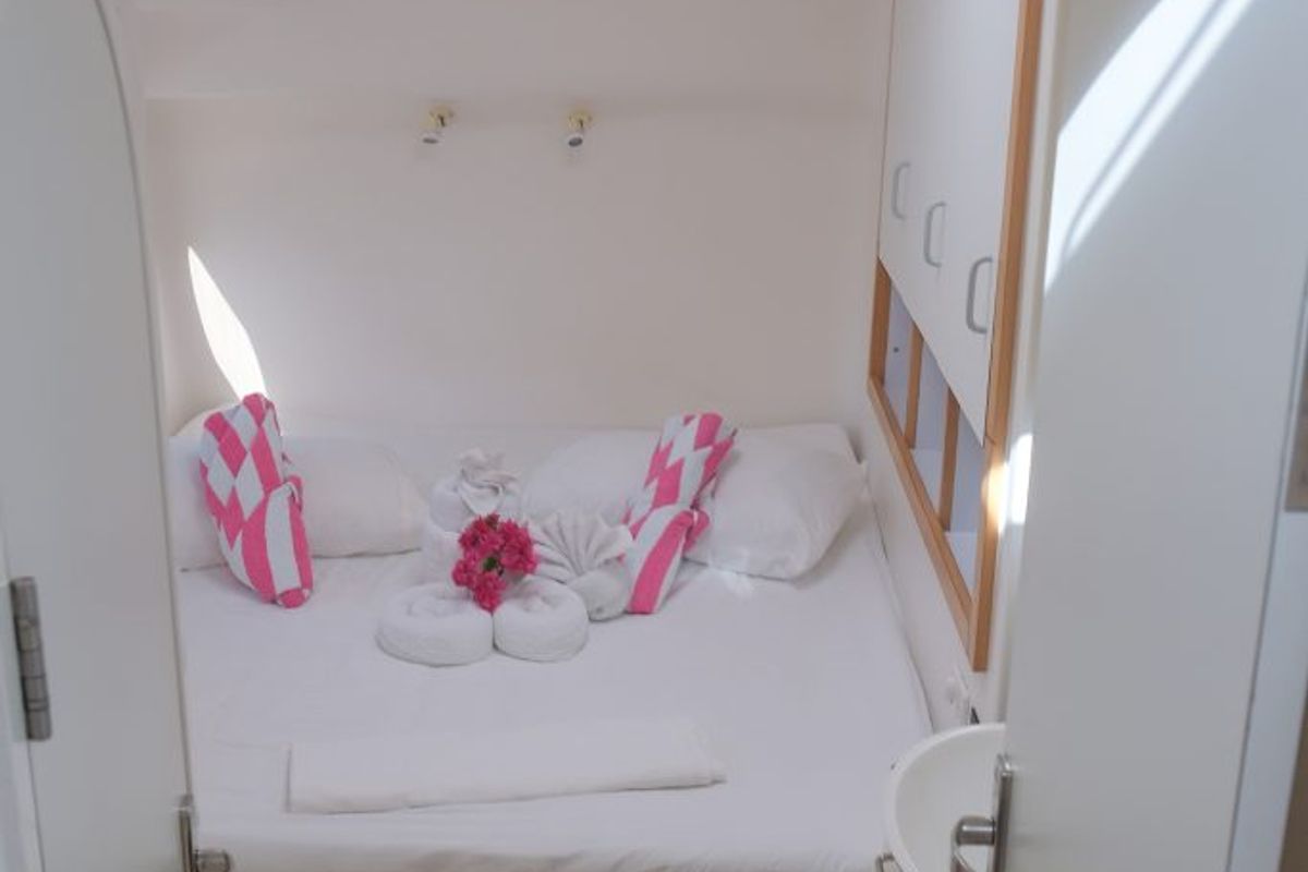 Cabin on Mucho Gusto, a Voyage 480 catamaran at Ribishi, Saint Vincent and the Grenadines