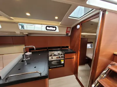 Head on heNA, a Hanse Yachts Hanse 418 sailboat at Lavreotiki Municipal Unit, Greece