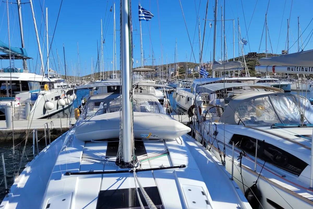 Salon of heNA, a Hanse Yachts Hanse 418 sailboat at Lavreotiki Municipal Unit, Greece
