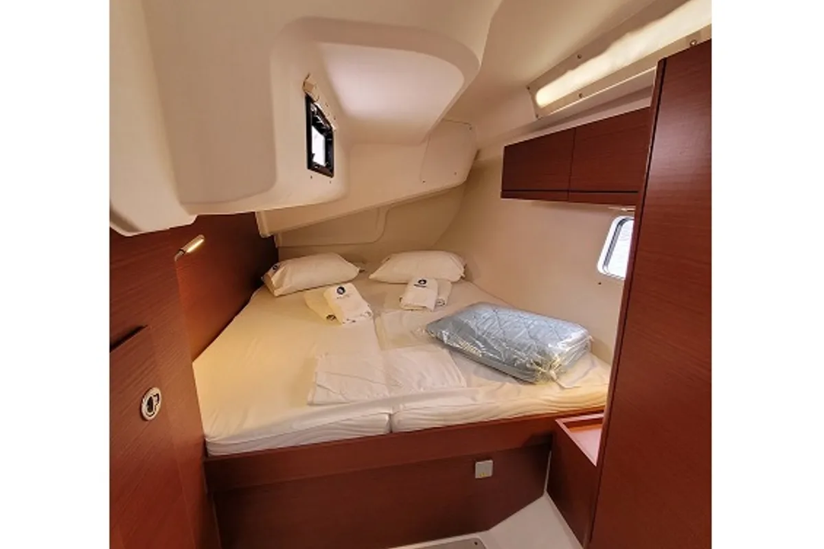 heNA, a Hanse Yachts Hanse 418 sailboat at Lavreotiki Municipal Unit, Greece
