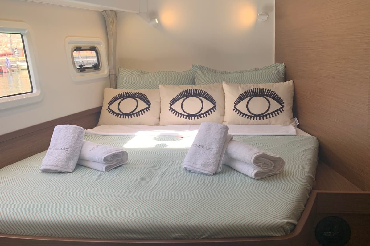 Cabin on HeyBlue, a Lagoon 42 catamaran at Parikia, Greece