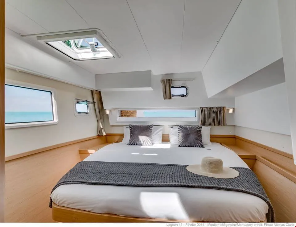 Cabin on HeyBlue, a Lagoon 42 catamaran at Parikia, Greece