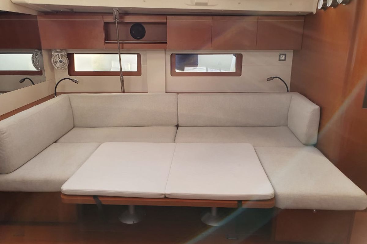 Salon of Belle, a Beneteau Oceanis 51.1 sailboat at Cannigione, Italy