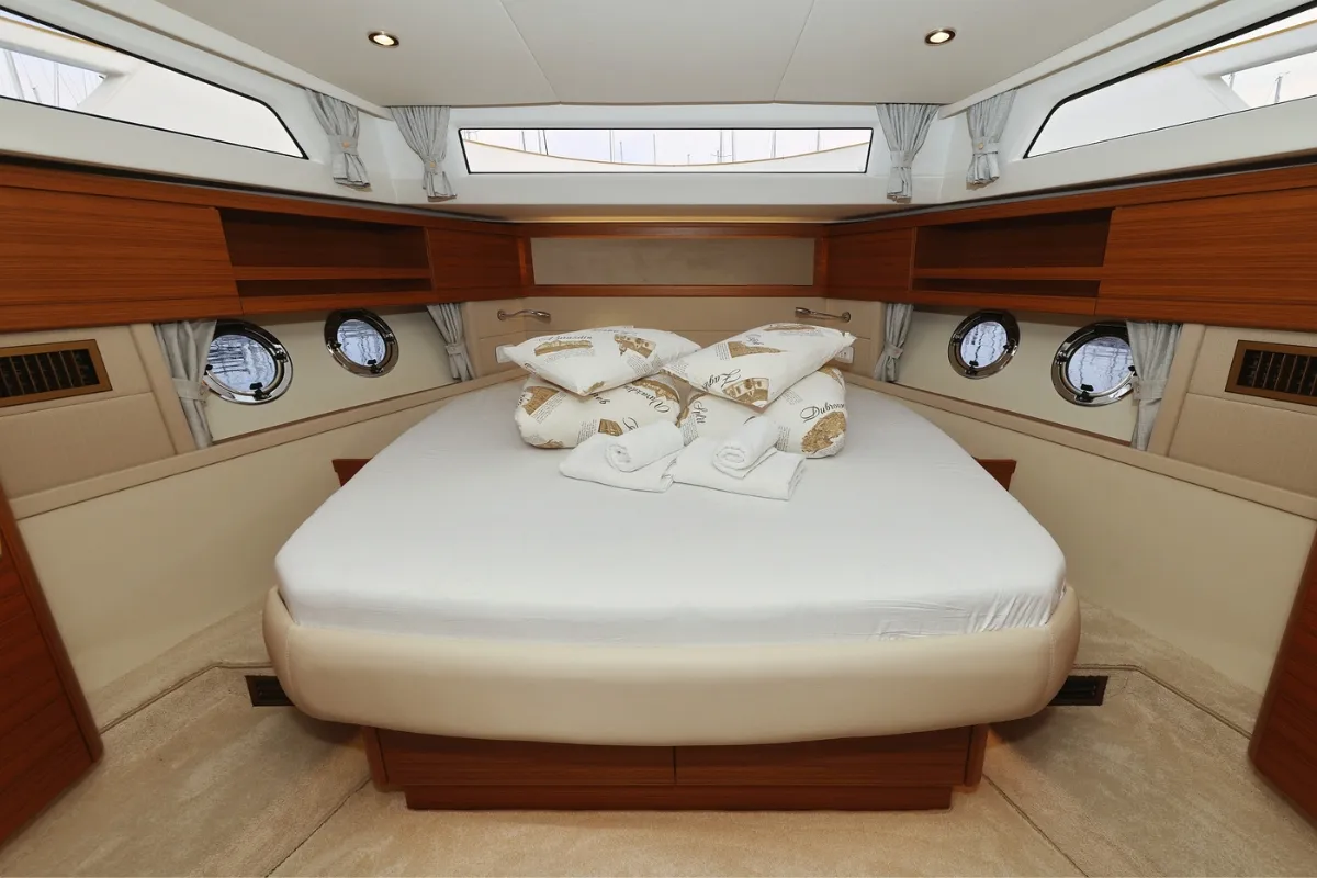 Cabin on Red Hot, a Greenline 48 Fly yacht at Grad Biograd na Moru, Croatia
