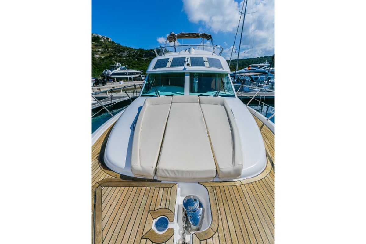 Deck of Dodo, a Prestige 36 Fly motorboat at Primošten, Croatia