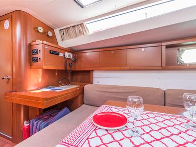 Salon of Ultra Dubrovnik, a Beneteau Oceanis 48 sailboat at Općina Medulin, Croatia