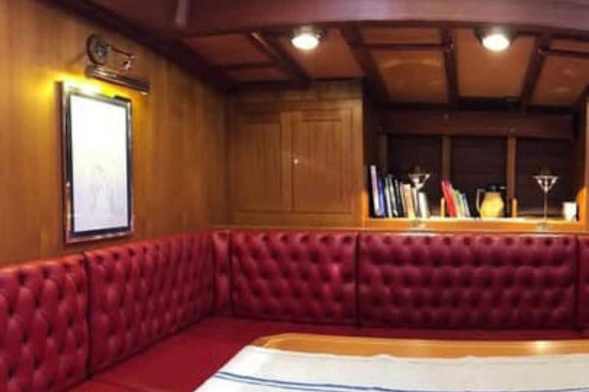 Salon of Clan II, a Gulet Carlini Sciarelli 62.5 sailboat at Syracuse, Italy