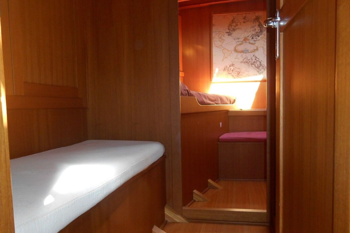 Cabin on Clan II, a Gulet Carlini Sciarelli 62.5 sailboat at Syracuse, Italy