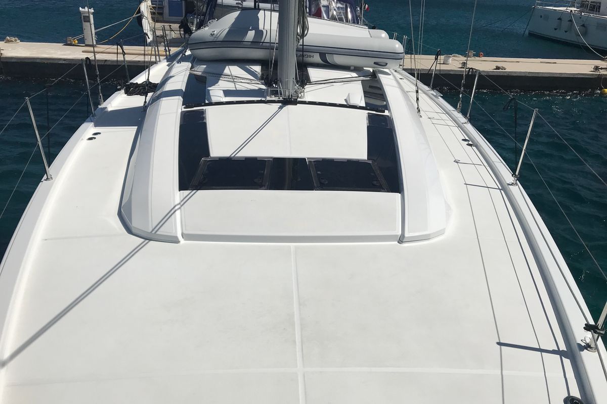 Deck of Gacrux, a Beneteau Oceanis 51.1 sailboat at Rosignano Solvay, Italy
