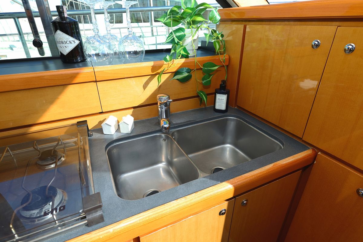 Galley of KATANA, a Beneteau Antares 13,80 yacht at Općina Sukošan, Croatia