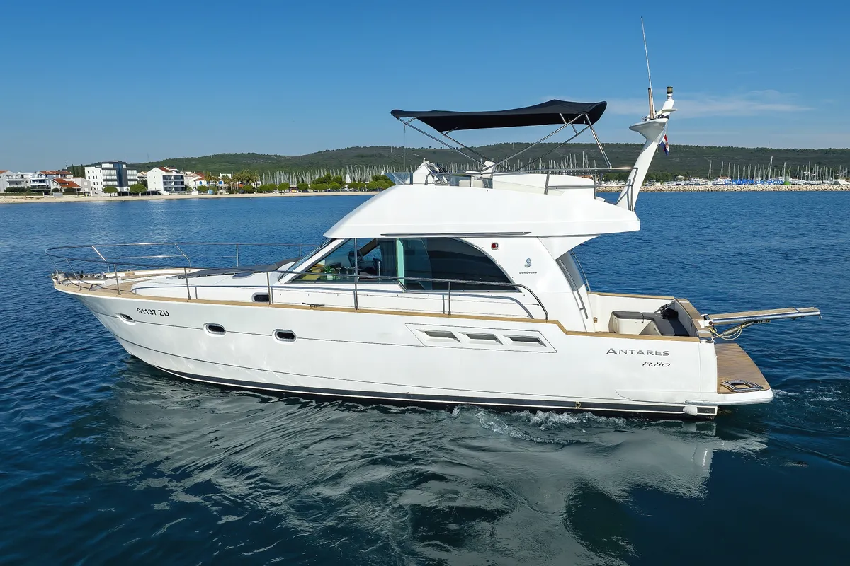 Cabin on KATANA, a Beneteau Antares 13,80 yacht at Općina Sukošan, Croatia
