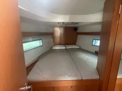 Cabin on BLACKBERRY, a Bavaria C42 sailboat at Parikia, Greece