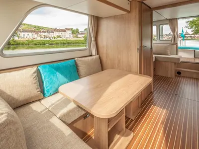 Salon of 950E-25, a Pénichette 950E motorboat at Saint-Léger-sur-Dheune, France