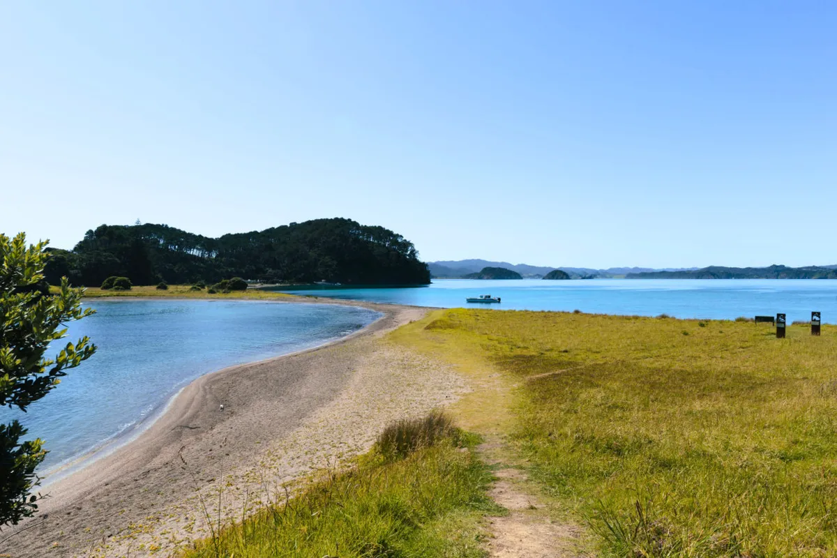Tere Tere, a Axopar Axopar 28 motorboat at Bay of Islands, New Zealand