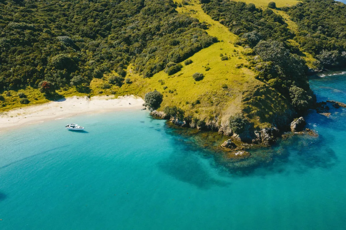Tere Tere, a Axopar Axopar 28 motorboat at Bay of Islands, New Zealand