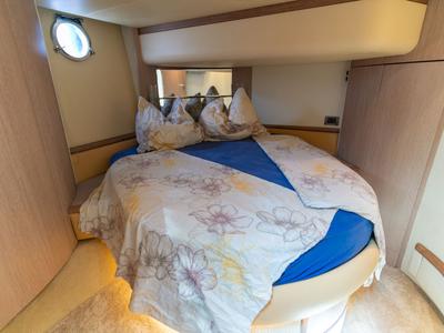 Cabin on Lena, a Azimut 50 Flybridge yacht at Lignano Sabbiadoro / Lignan, Italy