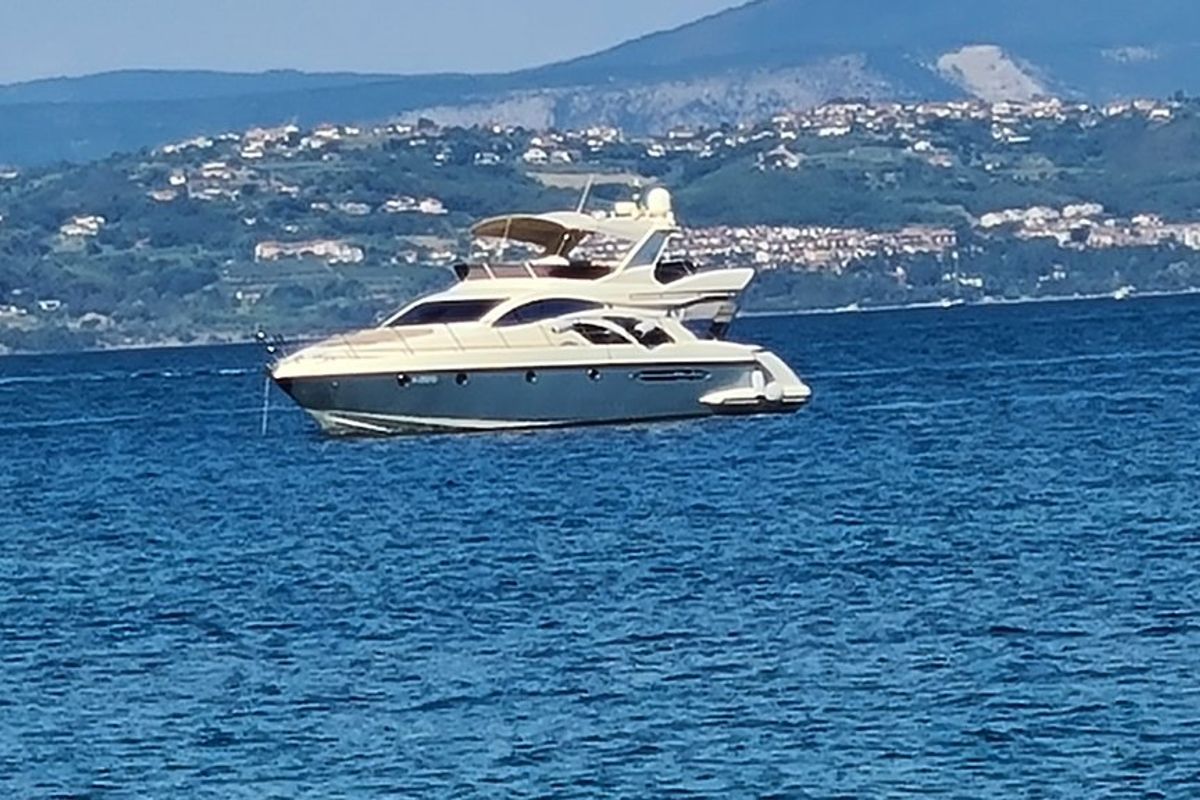 Exterior view of Lena, a Azimut 50 Flybridge yacht at Lignano Sabbiadoro / Lignan, Italy