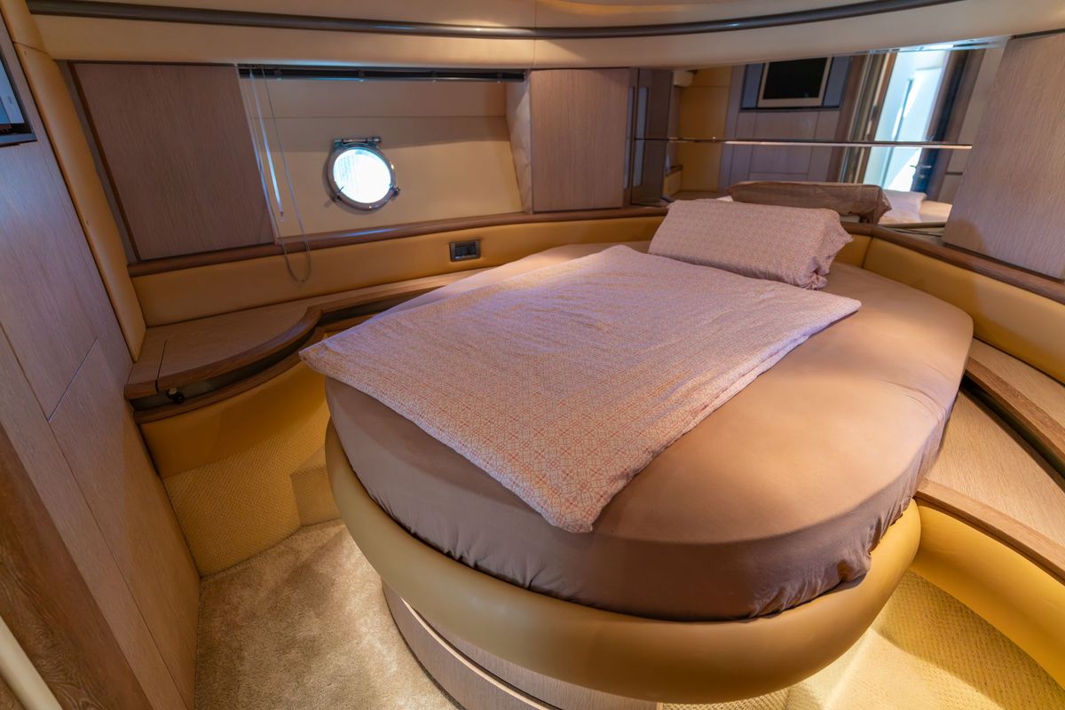Cabin on Lena, a Azimut 50 Flybridge yacht at Lignano Sabbiadoro / Lignan, Italy