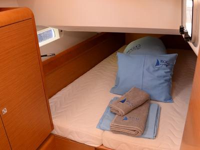 Cabin on Feeling Fine, a Jeanneau Sun Odyssey 419 sailboat at Fethiye, Turkey