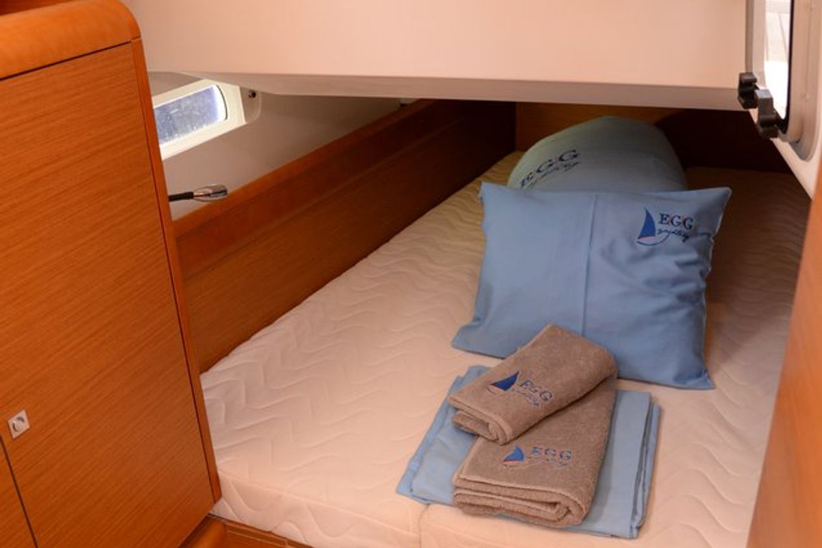 Cabin on Feeling Fine, a Jeanneau Sun Odyssey 419 sailboat at Fethiye, Turkey