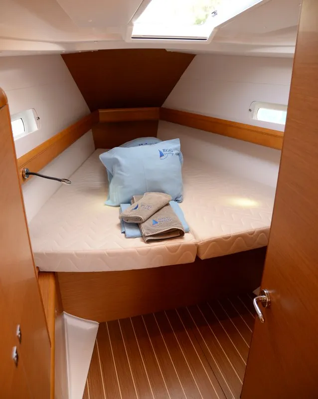 Cabin on Feeling Fine, a Jeanneau Sun Odyssey 419 sailboat at Fethiye, Turkey