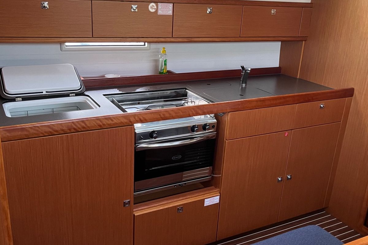 Galley of VILMA, a Bavaria Cruiser 41 sailboat at Općina Sukošan, Croatia