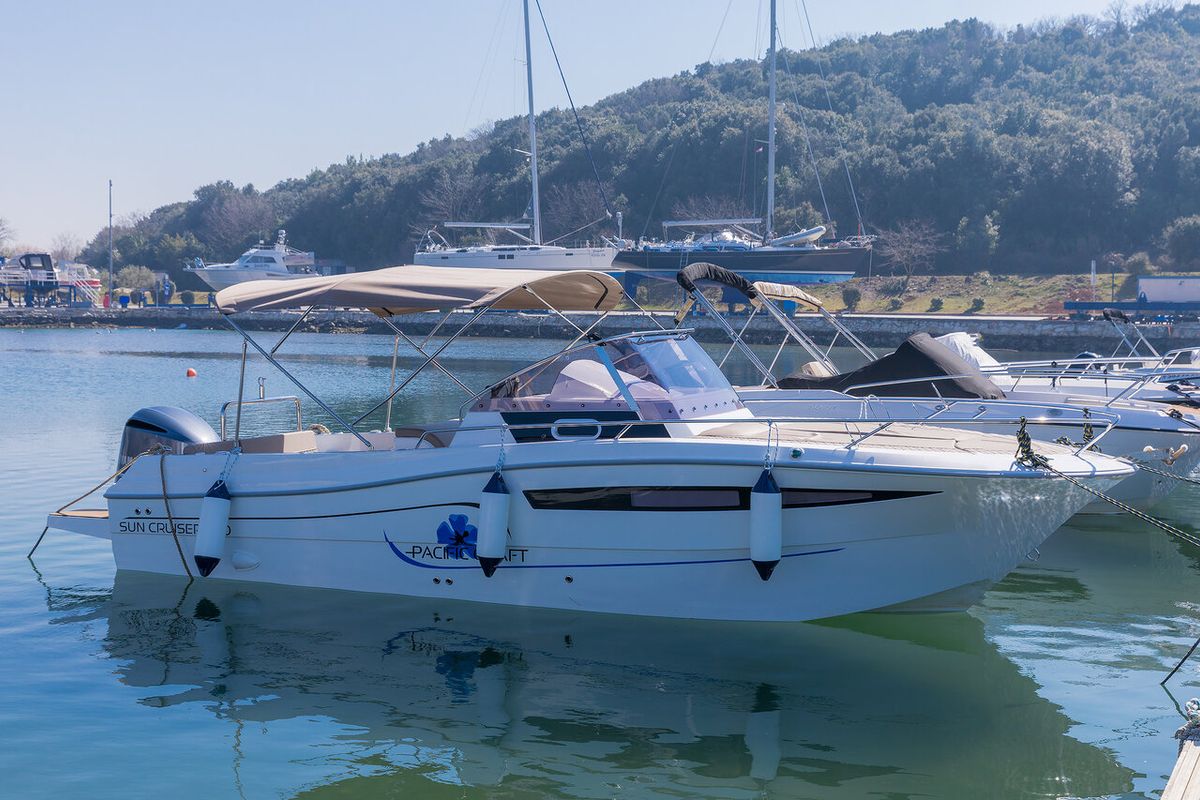 No Name, a Pacific Craft 750 Sun Cruiser motorboat at Grad Pula, Croatia