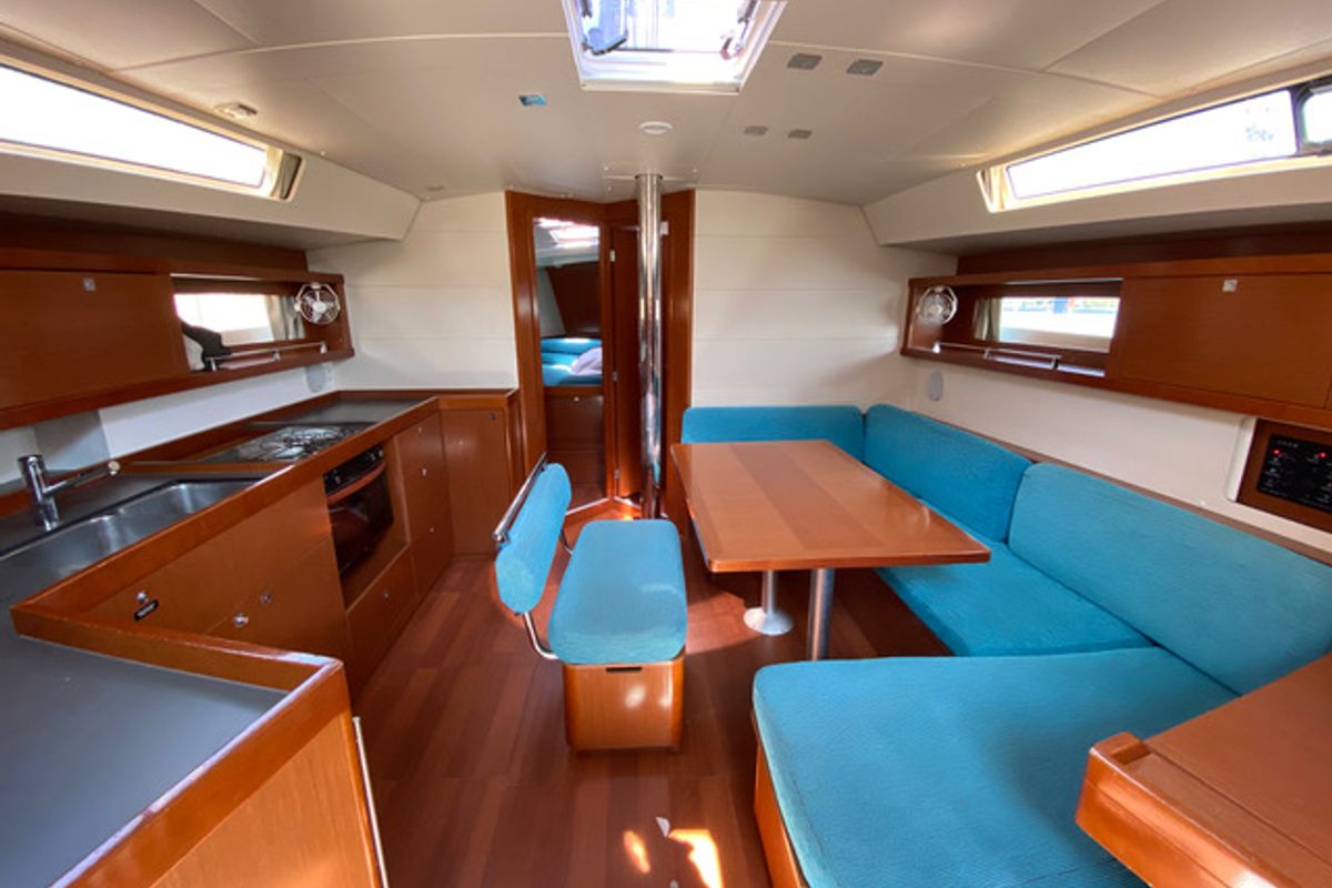 Head on Kaali, a Beneteau Oceanis 45 sailboat at La Spezia, Italy