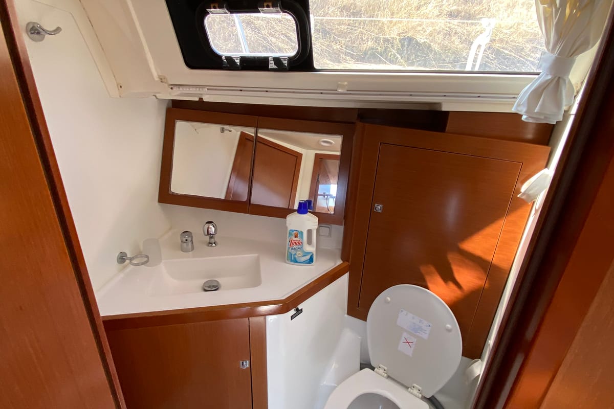 Salon of Kaali, a Beneteau Oceanis 45 sailboat at La Spezia, Italy