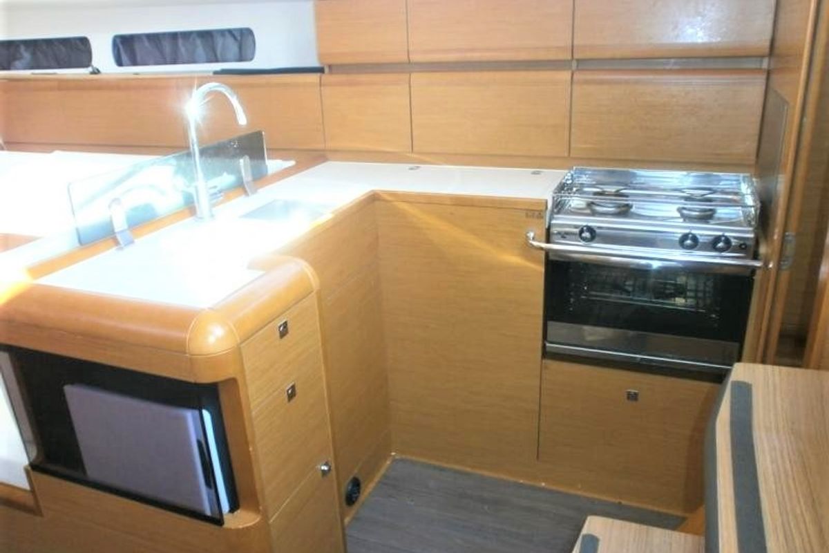 Galley of Johanna, a Jeanneau Sun Odyssey 439 sailboat at Toulon, France
