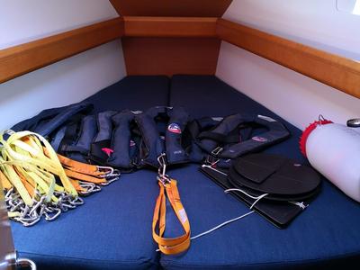 Cabin on Johanna, a Jeanneau Sun Odyssey 439 sailboat at Toulon, France