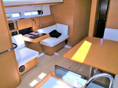 Salon of Johanna, a Jeanneau Sun Odyssey 439 sailboat at Toulon, France