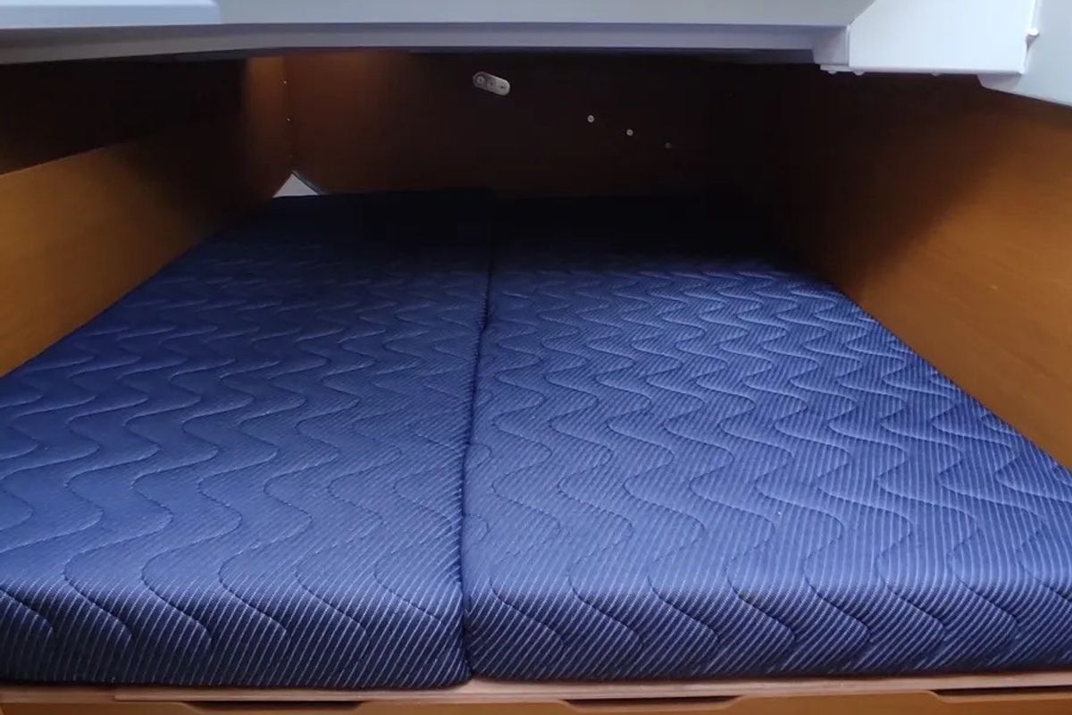 Cabin on Granmasti, a Jeanneau Sun Loft 47 sailboat at Agropoli, Italy