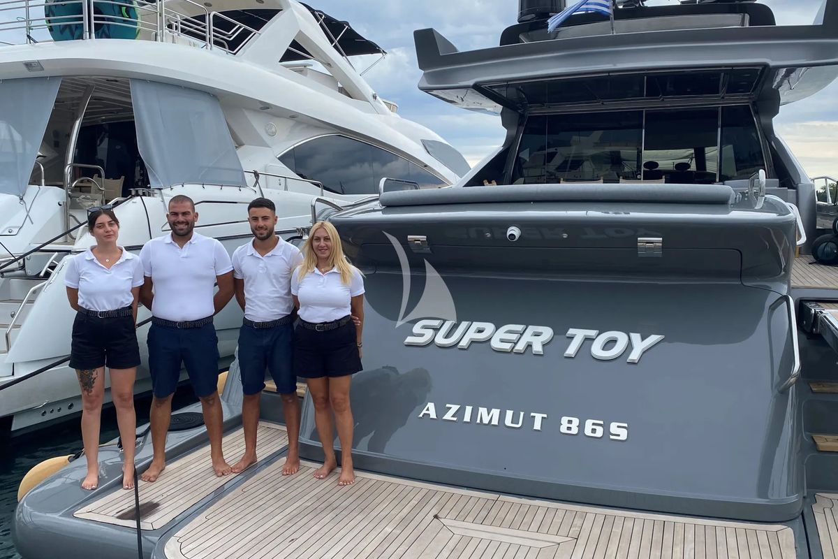 Super Toy, a Azimut 86 yacht at Gouvia, Greece