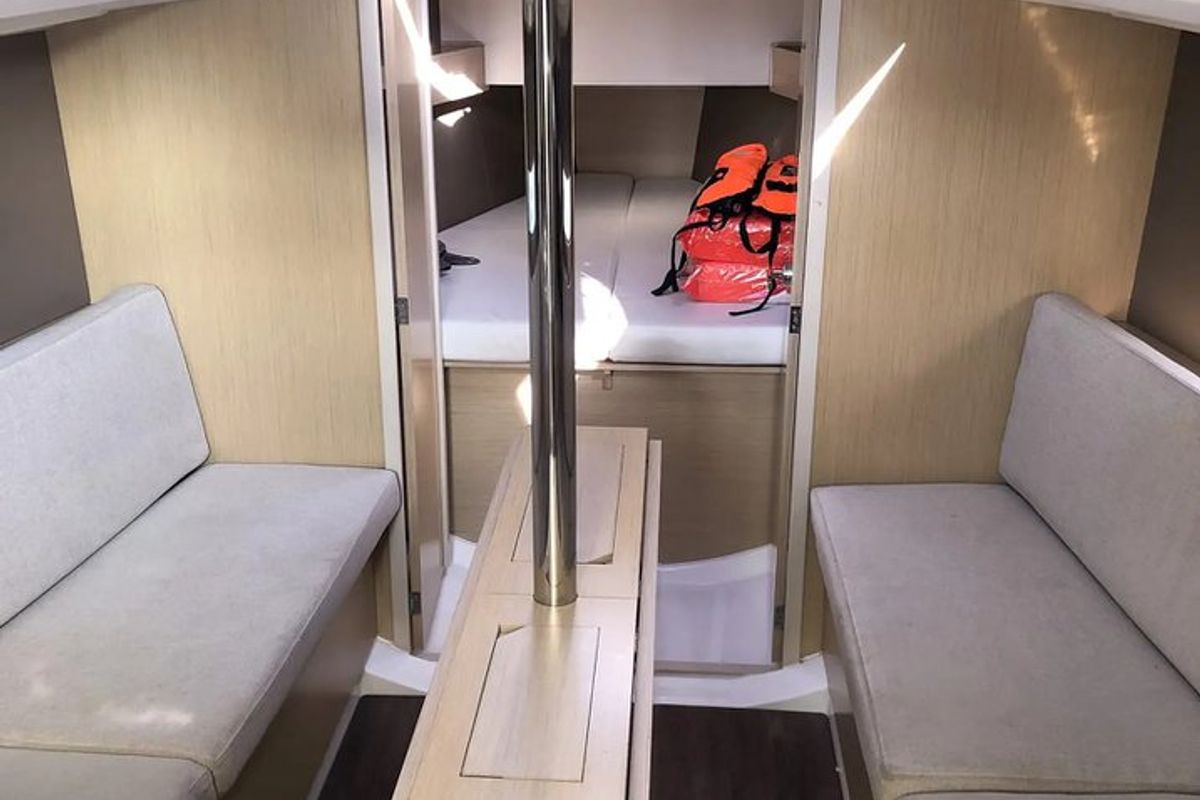 Cabin on Arya, a Beneteau Oceanis 30.1 sailboat at Izola / Isola, Slovenia