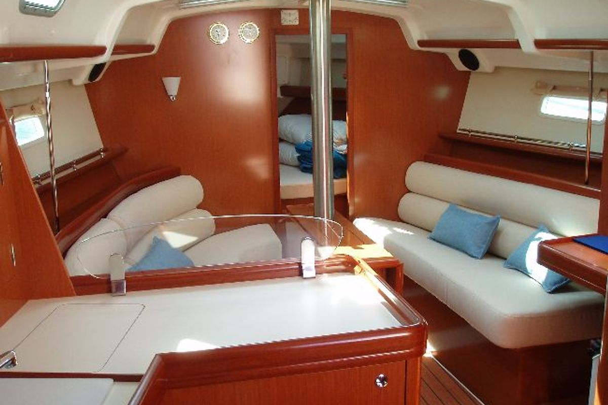 Salon of Naysika, a Beneteau Oceanis 343 sailboat at Kos, Greece