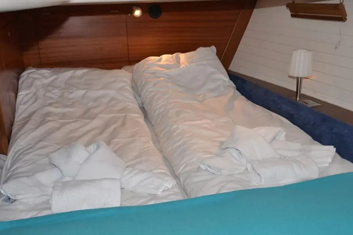 Cabin on Arctic Ice, a Delphia Yachts Delphia 47 sailboat at Harstad, Norway