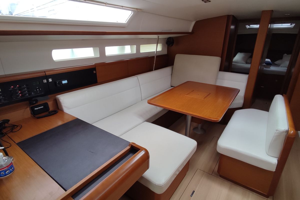 Salon of Amfithoe, a Jeanneau Sun Odyssey 519 sailboat at Volos Municipality, Greece