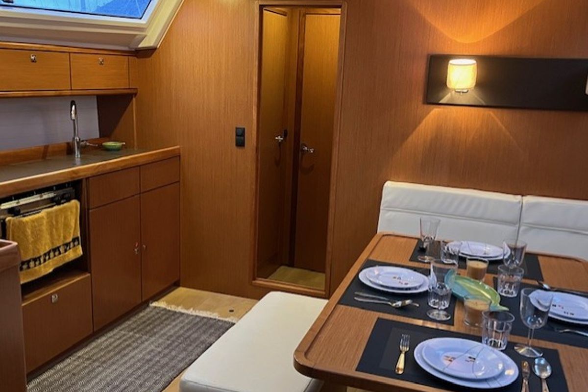 Salon of Fonsos, a Bavaria 46 Cruiser sailboat at São Pedro, Portugal
