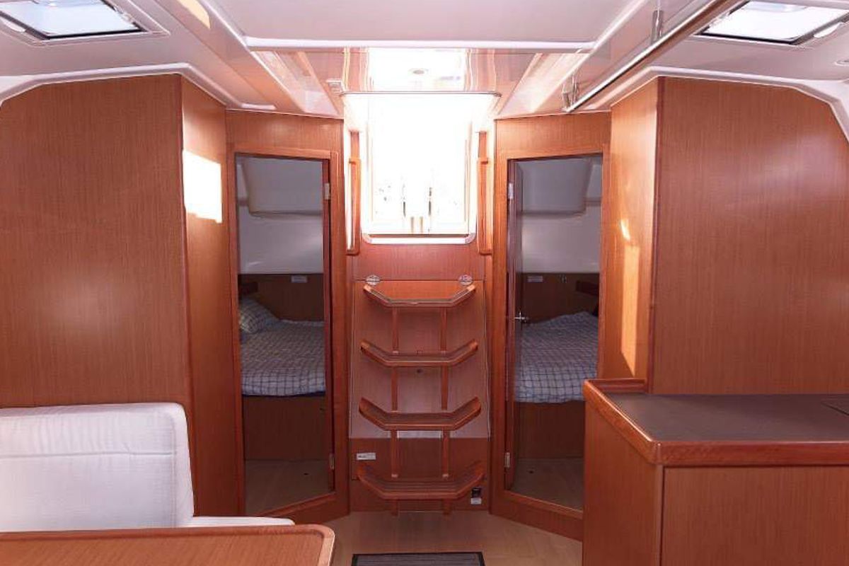 Salon of Fonsos, a Bavaria 46 Cruiser sailboat at São Pedro, Portugal