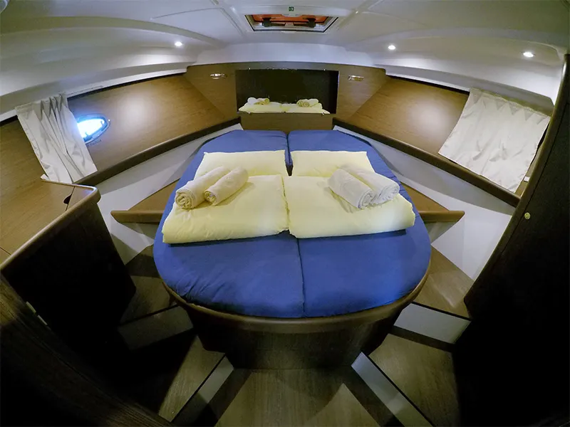 Cabin on Capricorn, a Beneteau Antares 36 yacht at Grad Šibenik, Croatia
