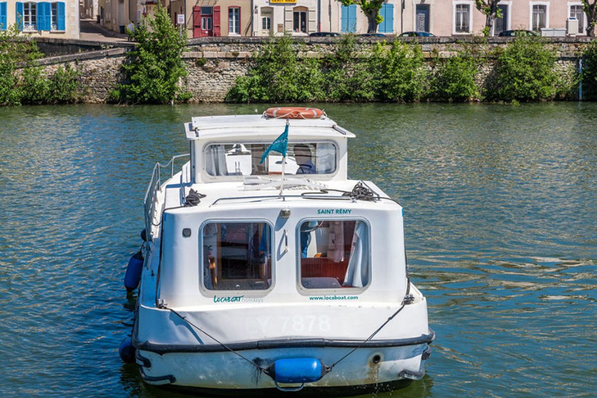 Salon of 1107W-99, a Pénichette 1107 motorboat at Lutzelbourg, France
