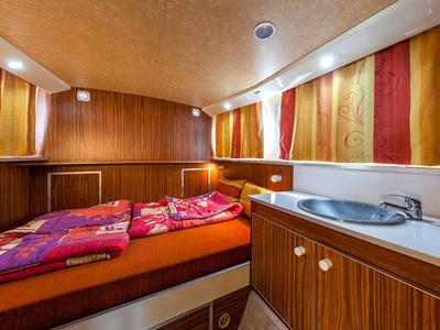Cabin on 1107W-99, a Pénichette 1107 motorboat at Lutzelbourg, France