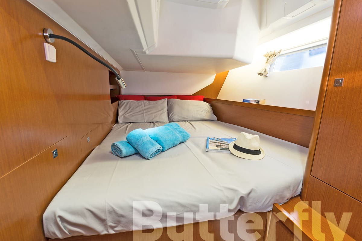Cabin on Butterfly, a Beneteau Oceanis 45 sailboat at Kos, Greece
