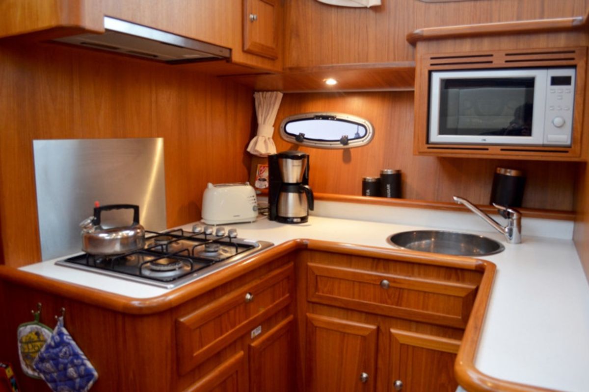 Galley of Drait 117, a De Drait DeLuxe 42 motorboat at Drachten, Netherlands
